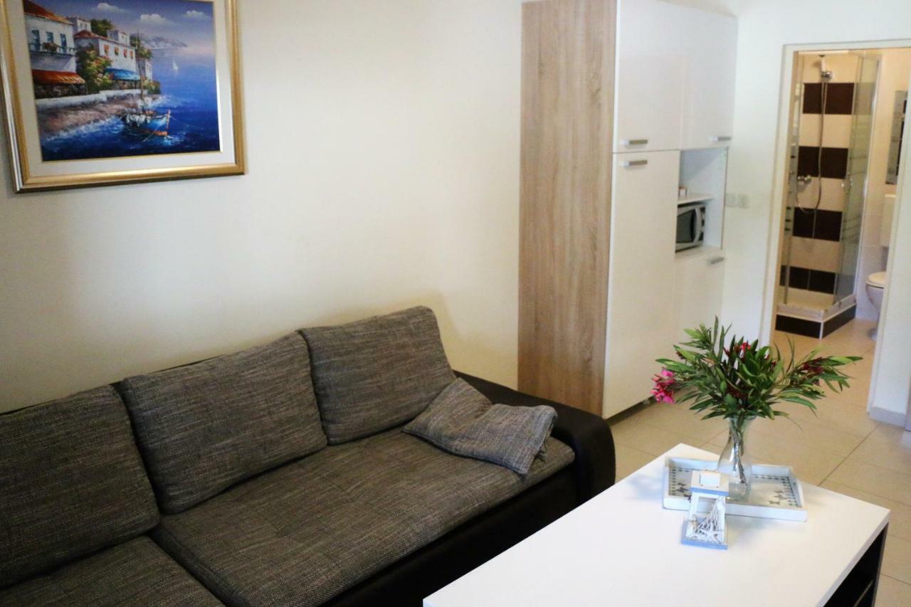 Apartments Vir Delfin エクステリア 写真